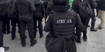 Retienen a padres de los 43 de Ayotzinapa en caseta de Tlalpan a días del Mundial