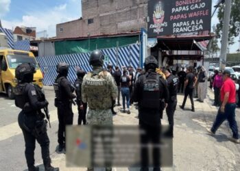 Marina participa en operativo contra robo de hidrocarburos en Ecatepec y asegura pipa, vehículos y 26 autos