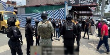 Marina participa en operativo contra robo de hidrocarburos en Ecatepec y asegura pipa, vehículos y 26 autos