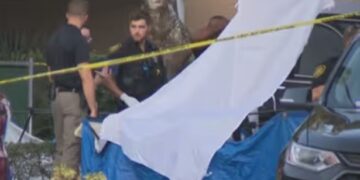Niño muere por golpe de calor dentro de un auto tras ser olvidado por su padre en Florida