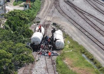 Evacúan a más de 500 personas en Ciudad Madero tras descarrilamiento de vagón de Pemex cargado con gasolina