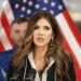 La ex ‘cazamigrantes’ de Trump se divorcia tras revelación de que su esposo se vestía de mujer