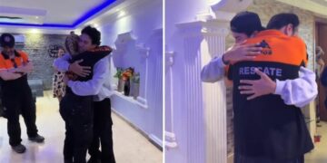 “Son ángeles”: Entre lágrimas y abrazos, venezolano agradece a sus rescatistas mexicanos (VIDEO)