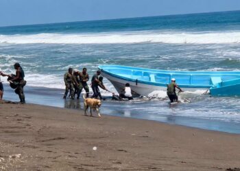 Marina intercepta dos embarcaciones con 860 paquetes de presunta cocaína frente a costas de Chiapas