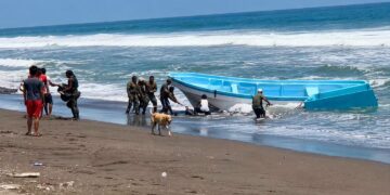 Marina intercepta dos embarcaciones con 860 paquetes de presunta cocaína frente a costas de Chiapas