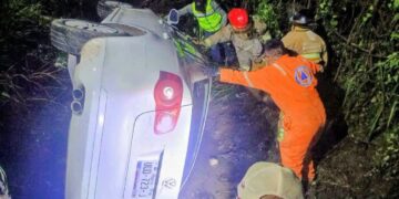 Volcadura aparatosa en carretera Escárcega–Champotón deja una persona desaparecida