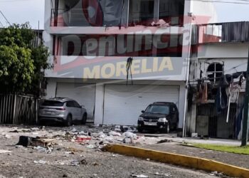 Explosión por presunta acumulación de gas deja dos heridos y provoca evacuación de escuelas en Uruapan