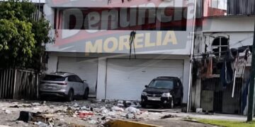 Explosión por presunta acumulación de gas deja dos heridos y provoca evacuación de escuelas en Uruapan