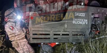 Volcadura de unidad del Ejército en carretera La Piedad–Yurécuaro deja un militar muerto y varios heridos