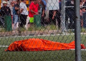 Hombre de unos 40 años muere mientras jugaba fútbol en canchas del ISSSTE en Tuxtla Gutiérrez