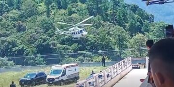Helicóptero del gobernador Eduardo Ramírez realiza aterrizaje de emergencia en Pantepec