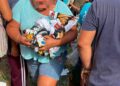 Volcadura de tráiler en carretera Chetumal-Escárcega desata rapiña; hasta niños participaron
