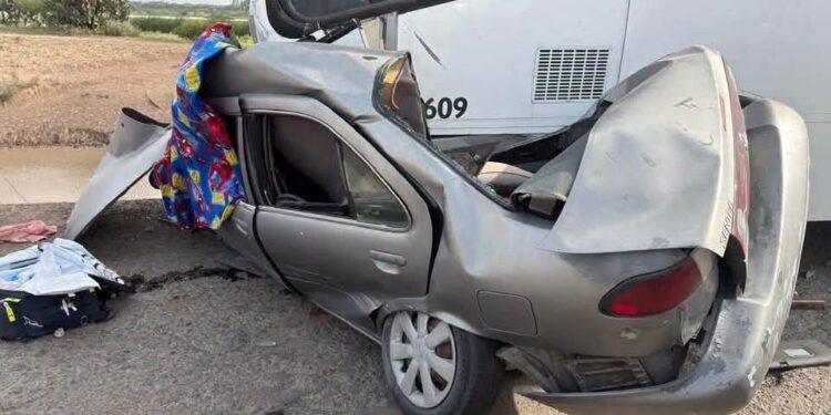 Mujer y menor de edad mueren en accidente sobre la carretera La Llave-La Valla, en San Juan del Río