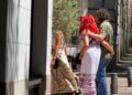 Publican imágenes de Layda Sansores en un paseo por Madrid; la criticán por viajar en clase Premier