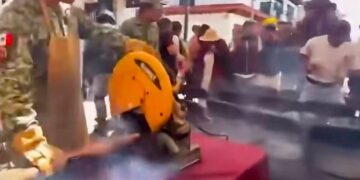 Rifle se acciona durante destrucción de armas en Tzintzuntzan; cuatro personas resultan lesionadas