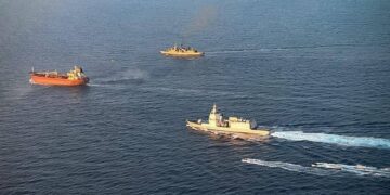 Militares italianos abordan por primera vez un petrolero de la “flota en la sombra” rusa