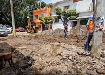 Colapso de alcantarillado inunda más de 100 viviendas con aguas negras en la colonia Antonio Barona de Cuernavaca