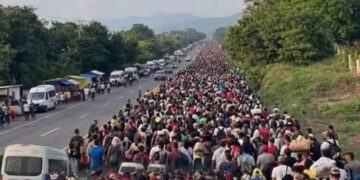 Nueva caravana de más de 15 mil migrantes venezolanos y de Centroamérica avanza hacia México con destino a Tijuana