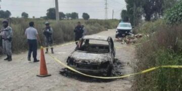 Hallan dos cuerpos calcinados en interior de un vehículo en Coatlinchán, Texcoco