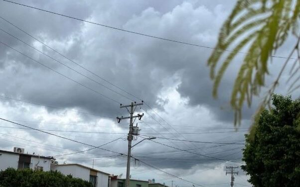 Se oscurece el cielo en Ciudad Obregón por la aproximación del ciclón Polo