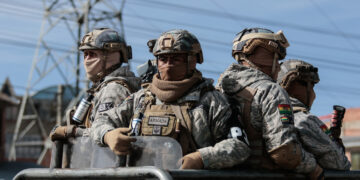 Militares y fuerzas especiales de Bolivia se despliegan cerca de la frontera con Brasil