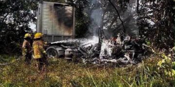 Choque entre tráiler y camioneta provoca incendio en la autopista Ocozocoautla–Las Choapas
