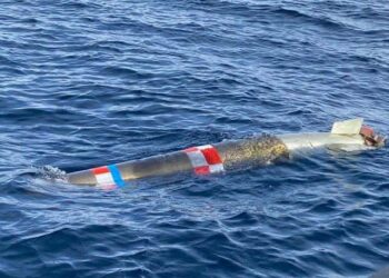 Localizan objeto similar a un torpedo en mar abierto frente a costas de Ensenada