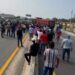 Habitantes de Paredón realizan dos bloqueos carreteros en Tonalá por contaminación de aguas residuales
