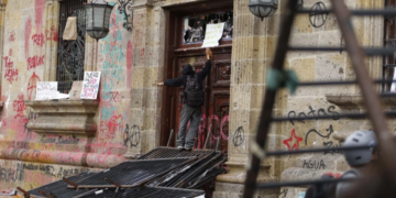 5 detenidos por presuntamente incendiar Congreso y Poder Judicial durante marcha por agua potable en Guadalajara