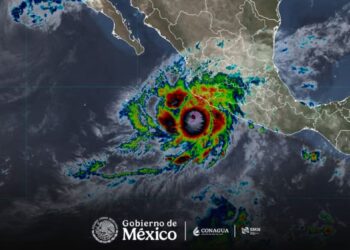 El huracán Simón alcanza categoría 4 y amenaza el Pacífico mexicano con lluvias extraordinarias y oleaje elevado