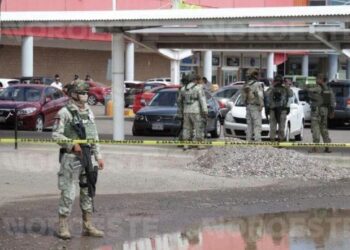 Investigan asesinato en Culiacán a balazos frente a un supermercado en el Desarrollo Urbano Tres Ríos