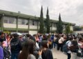 Evacúan a cerca de mil 500 personas en la Preparatoria 5 de la UAEMéx por fuga de gas en Toluca