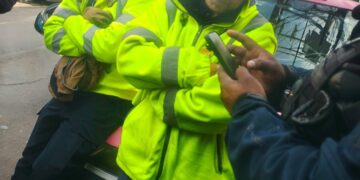 Detienen en Iztapalapa a dos presuntos falsos policías de tránsito acusados de extorsionar a automovilistas